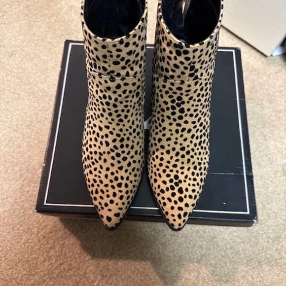 NIB QUPID LEOPARD CHEETAH FAUX FUR SHORT BOOTIE SIZE 6 - Picture 5 of 6